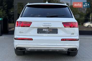 Внедорожник / Кроссовер Audi Q7 2016 в 