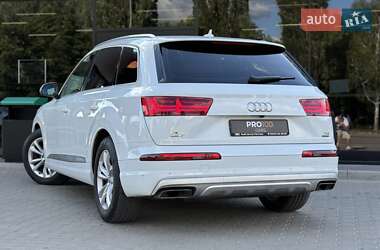 Внедорожник / Кроссовер Audi Q7 2016 в 