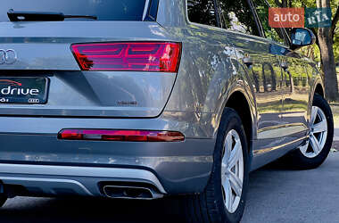 Внедорожник / Кроссовер Audi Q7 2017 в 