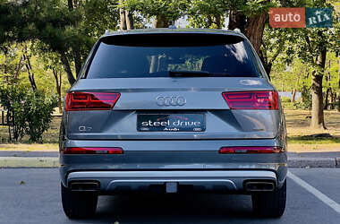 Внедорожник / Кроссовер Audi Q7 2017 в 
