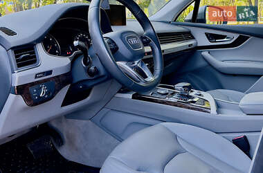 Внедорожник / Кроссовер Audi Q7 2017 в 