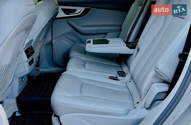 Внедорожник / Кроссовер Audi Q7 2017 в 