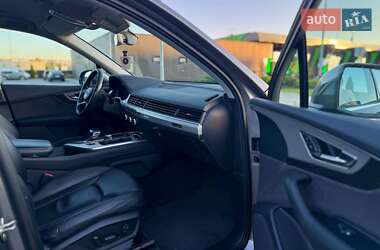 Внедорожник / Кроссовер Audi Q7 2016 в 