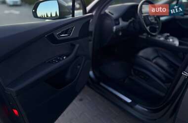 Внедорожник / Кроссовер Audi Q7 2016 в 