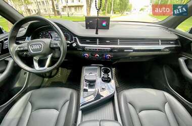 Позашляховик / Кросовер Audi Q7 2016 в 