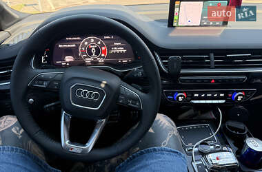Позашляховик / Кросовер Audi Q7 2018 в 