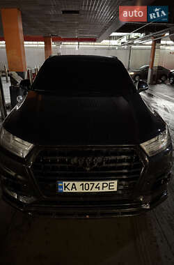 Позашляховик / Кросовер Audi Q7 2018 в 
