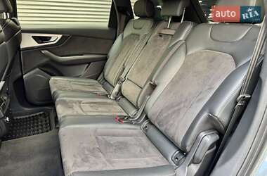 Внедорожник / Кроссовер Audi Q7 2018 в 