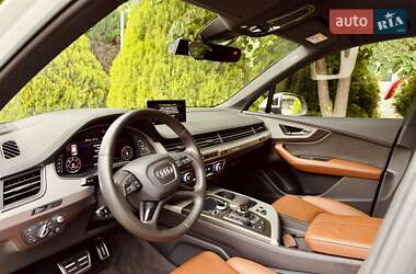 Внедорожник / Кроссовер Audi Q7 2016 в 