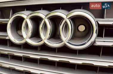 Внедорожник / Кроссовер Audi Q7 2016 в 