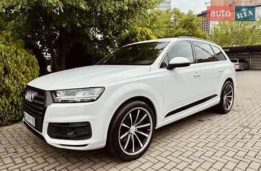 Внедорожник / Кроссовер Audi Q7 2016 в 
