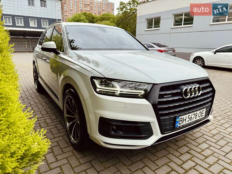 Внедорожник / Кроссовер Audi Q7 2016 в 