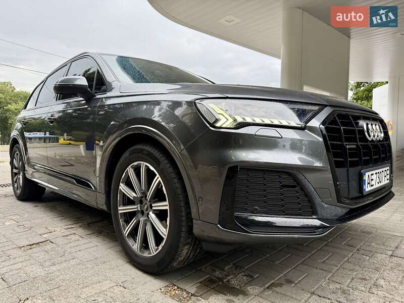 Внедорожник / Кроссовер Audi Q7 2021 в Днепре