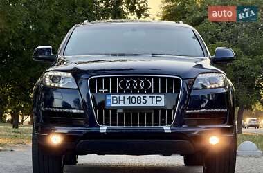 Позашляховик / Кросовер Audi Q7 2012 в 