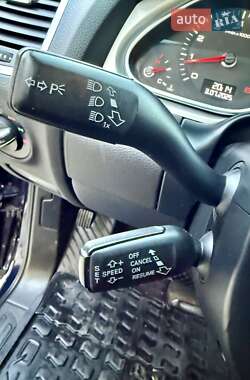Позашляховик / Кросовер Audi Q7 2012 в 