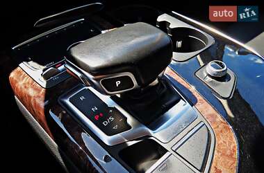Внедорожник / Кроссовер Audi Q7 2016 в 