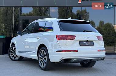 Внедорожник / Кроссовер Audi Q7 2016 в 