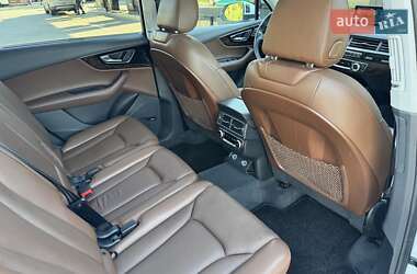 Внедорожник / Кроссовер Audi Q7 2016 в 