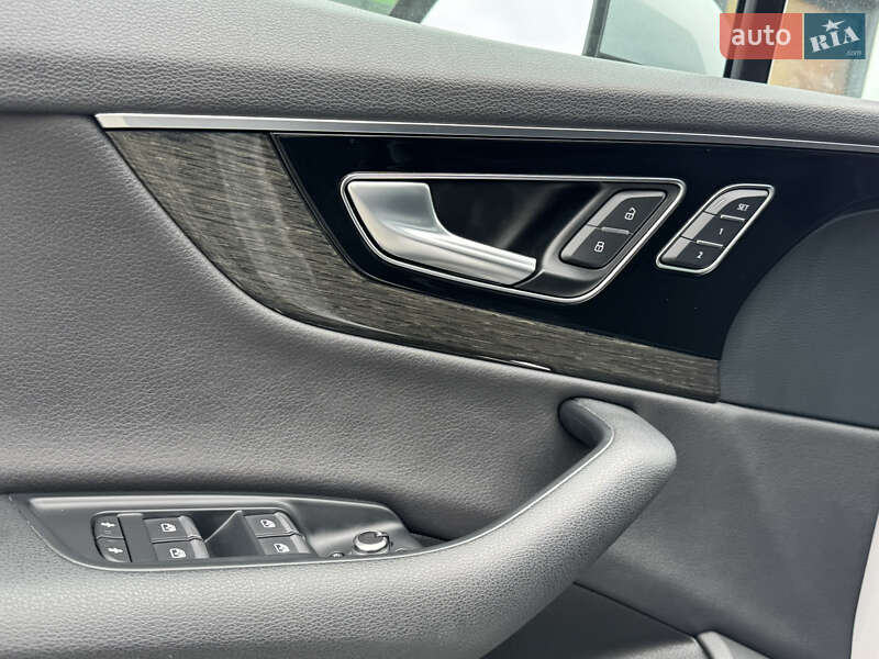 Внедорожник / Кроссовер Audi Q7 2017 в Стрые