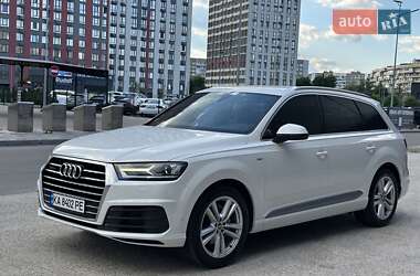 Позашляховик / Кросовер Audi Q7 2017 в 
