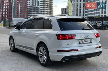 Позашляховик / Кросовер Audi Q7 2017 в 