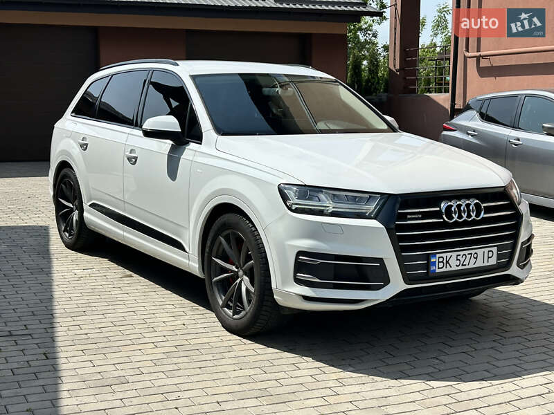 Позашляховик / Кросовер Audi Q7 2015 в Рівному