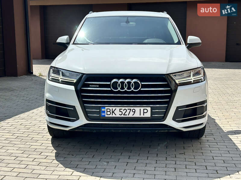 Позашляховик / Кросовер Audi Q7 2015 в Рівному