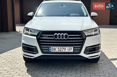 Внедорожник / Кроссовер Audi Q7 2015 в 