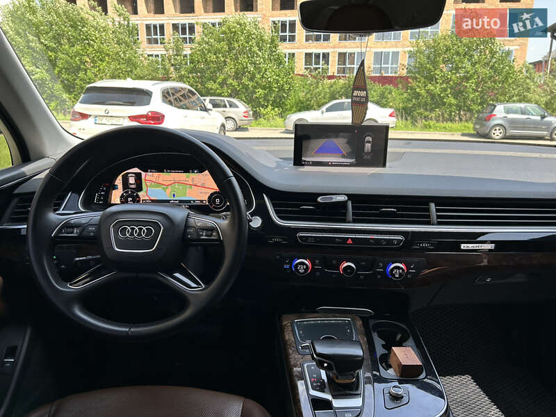Позашляховик / Кросовер Audi Q7 2015 в Рівному