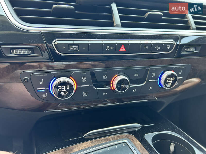 Позашляховик / Кросовер Audi Q7 2015 в Рівному