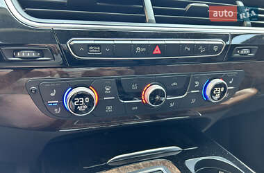 Внедорожник / Кроссовер Audi Q7 2015 в 