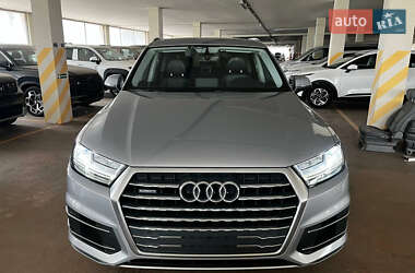 Внедорожник / Кроссовер Audi Q7 2017 в 