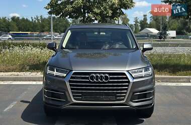Внедорожник / Кроссовер Audi Q7 2015 в 
