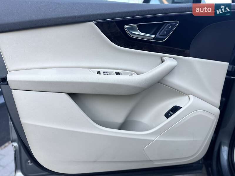 Внедорожник / Кроссовер Audi Q7 2015 в Киеве