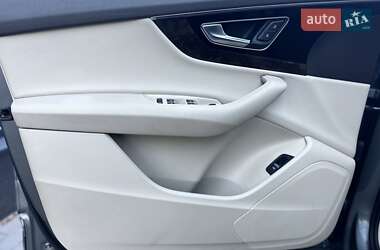 Внедорожник / Кроссовер Audi Q7 2015 в 