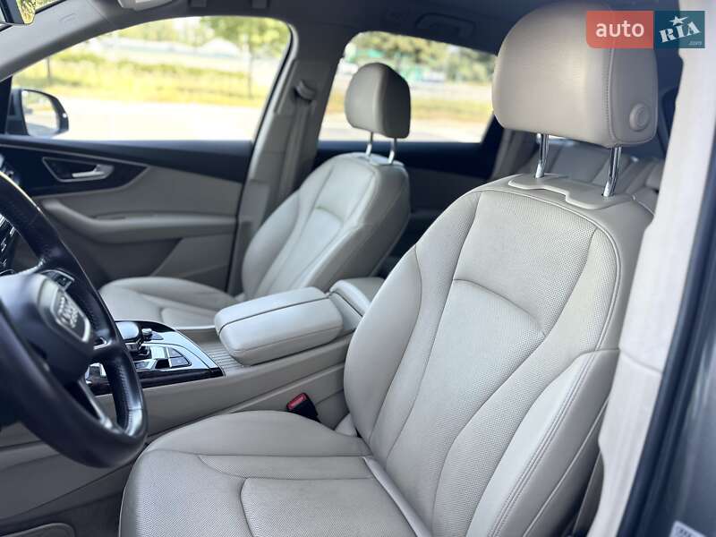 Внедорожник / Кроссовер Audi Q7 2015 в Киеве