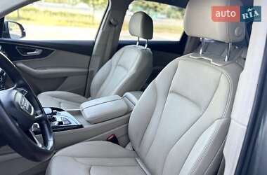Внедорожник / Кроссовер Audi Q7 2015 в 