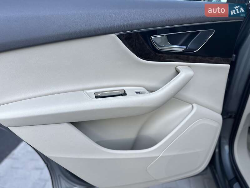 Внедорожник / Кроссовер Audi Q7 2015 в Киеве