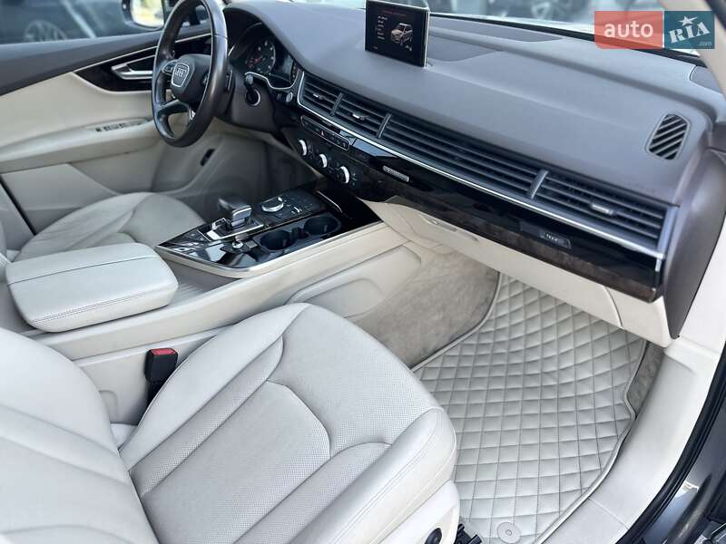 Внедорожник / Кроссовер Audi Q7 2015 в Киеве