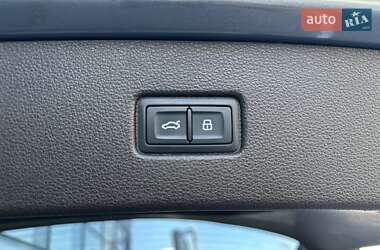 Внедорожник / Кроссовер Audi Q7 2015 в 
