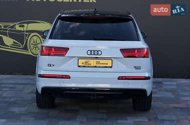 Внедорожник / Кроссовер Audi Q7 2017 в 