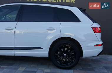 Внедорожник / Кроссовер Audi Q7 2017 в 