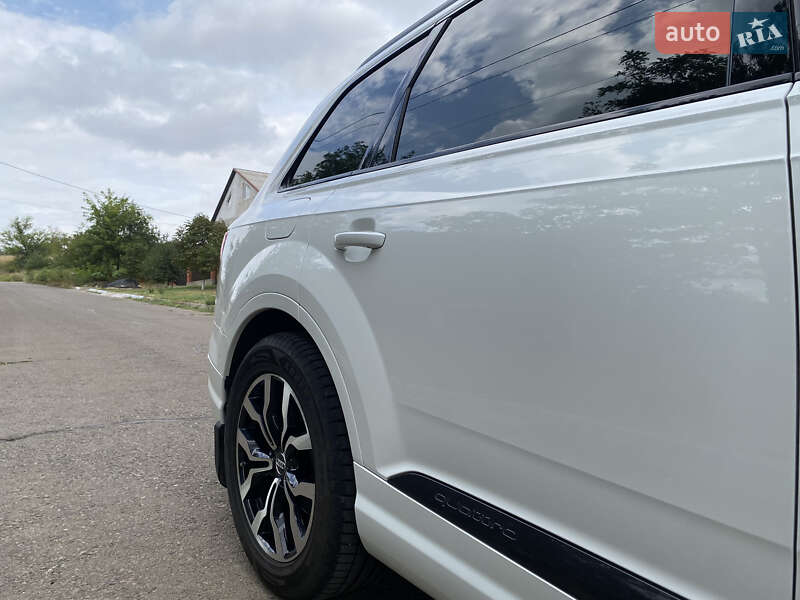 Внедорожник / Кроссовер Audi Q7 2017 в Одессе