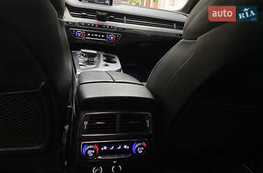Внедорожник / Кроссовер Audi Q7 2017 в 