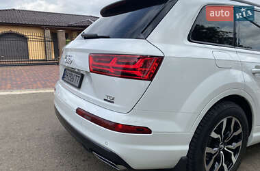 Внедорожник / Кроссовер Audi Q7 2017 в 