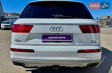 Внедорожник / Кроссовер Audi Q7 2017 в 