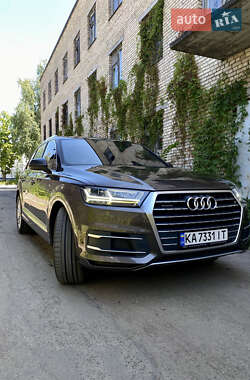 Внедорожник / Кроссовер Audi Q7 2015 в 