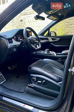 Внедорожник / Кроссовер Audi Q7 2015 в 