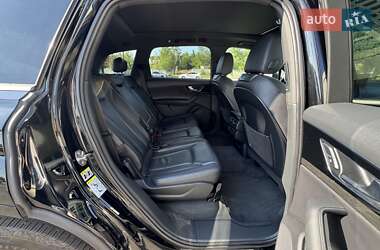 Позашляховик / Кросовер Audi Q7 2016 в 