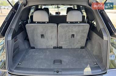 Позашляховик / Кросовер Audi Q7 2016 в 